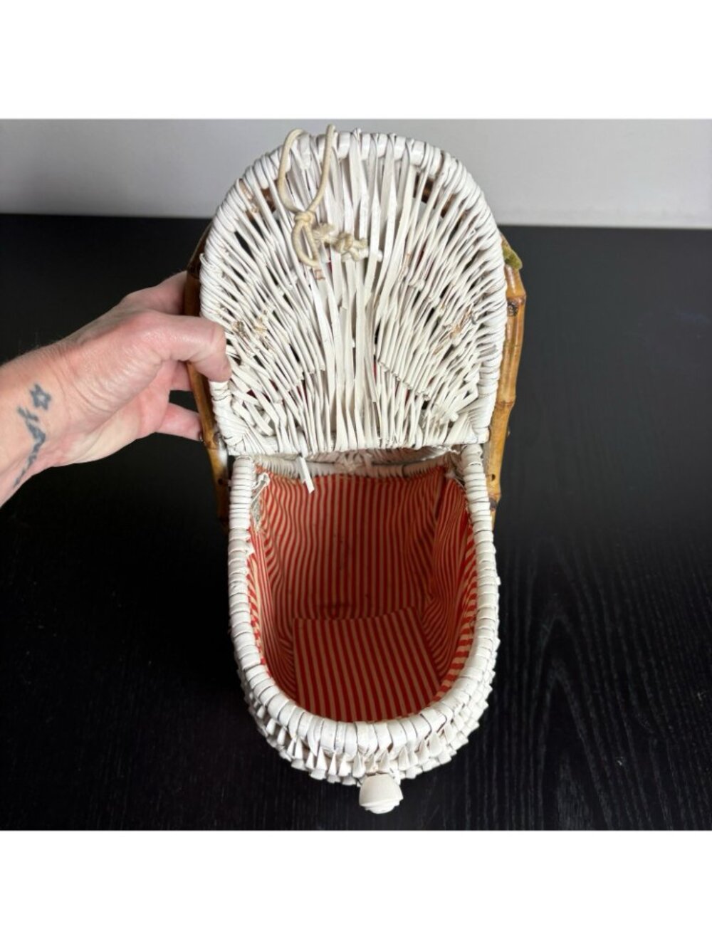 Vintage Mid-Century White Wicker Basket Purse Strawberry Theme Pinup Japan - Picture 16 of 16